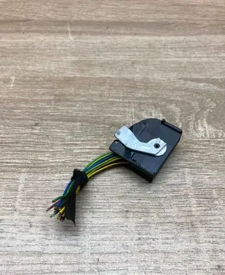 BMW 5 G30 G31 G38 Plug wire 6913630