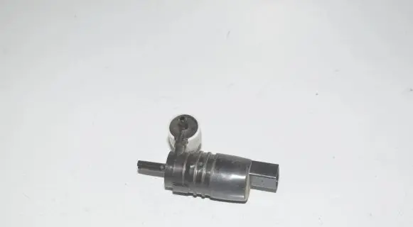 BMW i3 Windscreen/windshield washer pump 7388349 67127388349 7317395