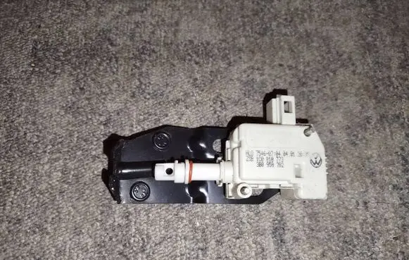 Audi TT Mk1 Fuel tank cap lock 3B0959782 1C0810773 7546071044