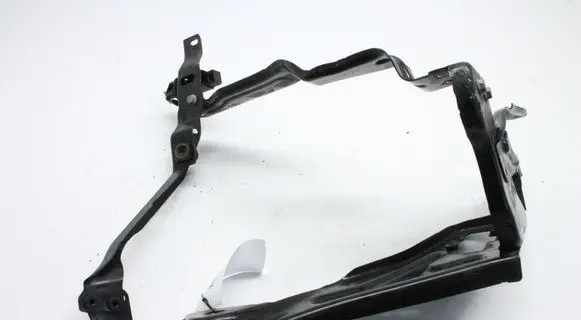 Mercedes-Benz C W204 Headlight/headlamp mounting bracket A2046201291