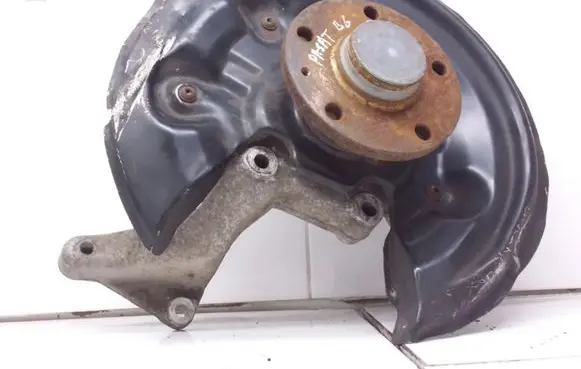 Volkswagen PASSAT B6 Rear wheel hub