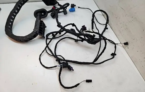 Volkswagen ID. Buzz Sliding door wiring loom 1T3970 136B137