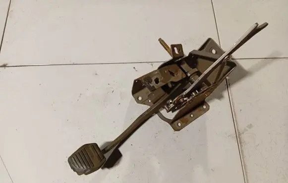 Ford Mondeo Mk III Brake pedal 