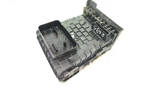 Volkswagen Caddy Fuse box set 1K0937125D 1086 017183073