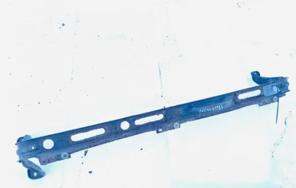 Fuel tank mounting bracket