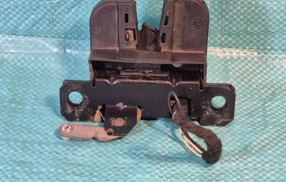 Loading door lock
