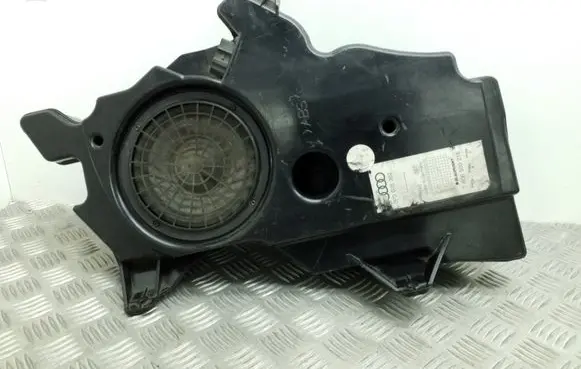 Audi A3 S3 A3 Sportback 8P Subwoofer speaker 8P3035382