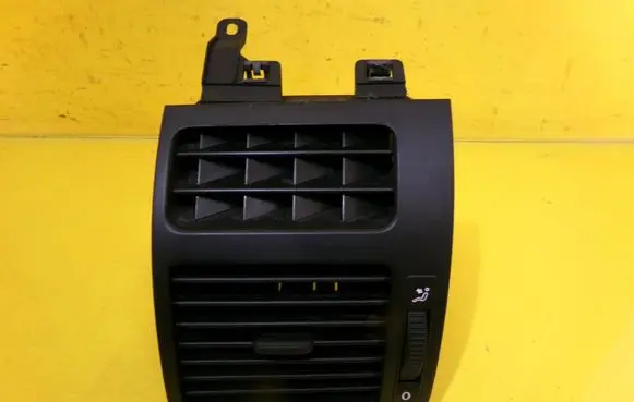 Volkswagen Touran I Dashboard side air vent grill/cover trim 1T0819703A