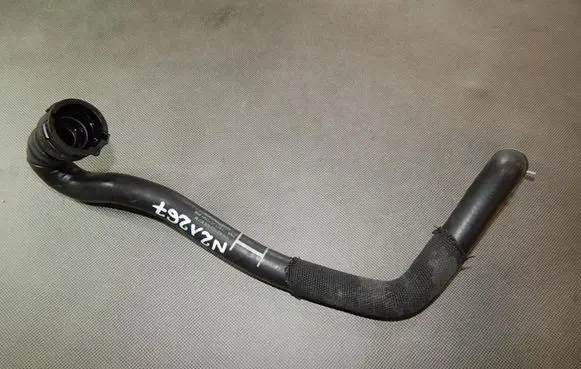 Engine coolant pipe/hose