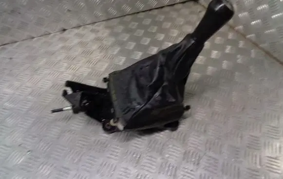Honda CR-V Gear selector/shifter in gearbox 