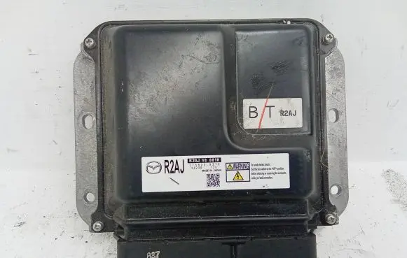 Mazda 3 II Engine control unit/module R2AJ18881H 2758008376
