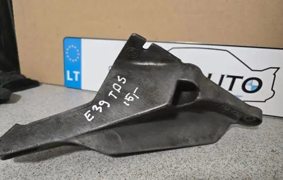 Engine mounting bracket