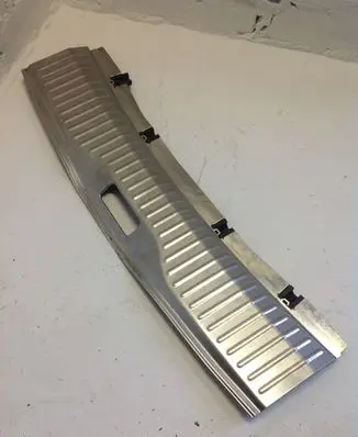 Trunk/boot sill cover protection