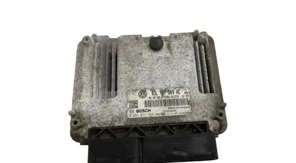 Volkswagen PASSAT B7 Engine control unit/module 03L907309AE 0281017946