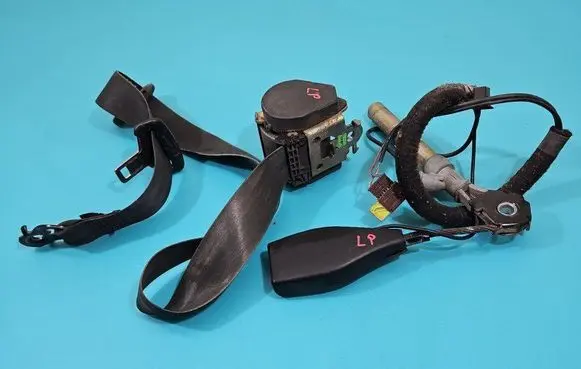 Renault Trafic II (X83) Front seatbelt IMPRK1493386