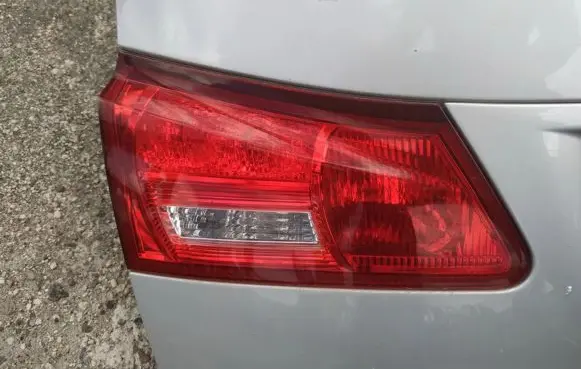 Lexus IS 220D-250-350 Tailgate rear/tail lights