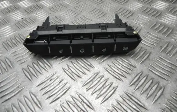 KIA Pro Cee'd III Other switches/knobs/shifts 93315J7040