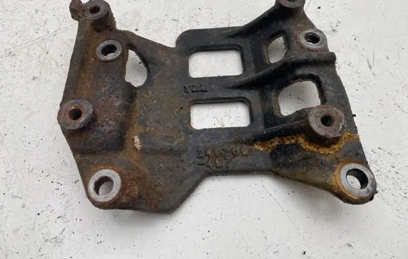 Toyota Avensis T250 A/C compressor mount bracket 245260487