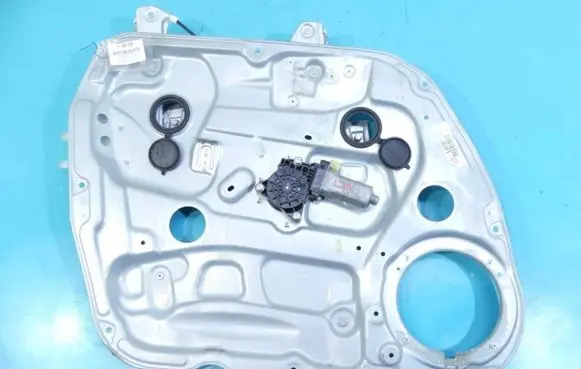 KIA Carens II Front door window regulator with motor 824701D010 IMPRK1143222