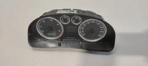Volkswagen PASSAT B5.5 Speedometer (instrument cluster) VWZ7Z0C7753285 260603 3B0930