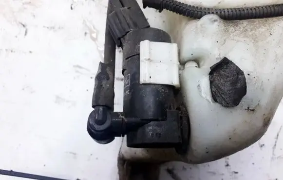 Ford Focus Windscreen/windshield washer pump 1S7117K624FE T655C