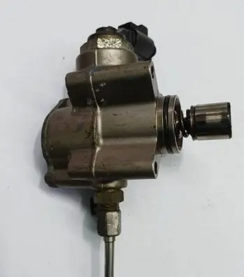 Volkswagen Golf V Fuel injection high pressure pump 03C127025T