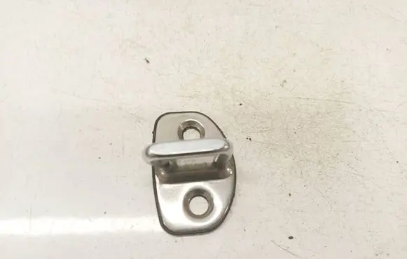 Skoda Octavia Mk2 (1Z) Rear door lock loop/hook striker 6Y0837033C