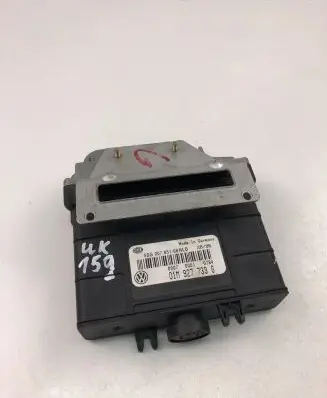 Volkswagen Golf III Gearbox control unit/module 01M927733G