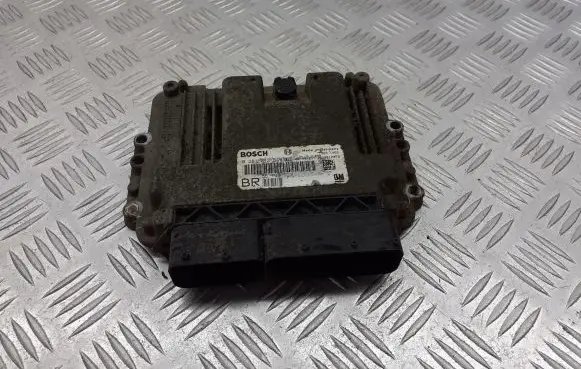 Opel Zafira B Engine control unit/module 55198922