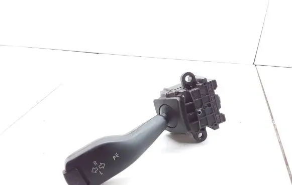 BMW 5 E39 Indicator stalk 8363668K 01104010