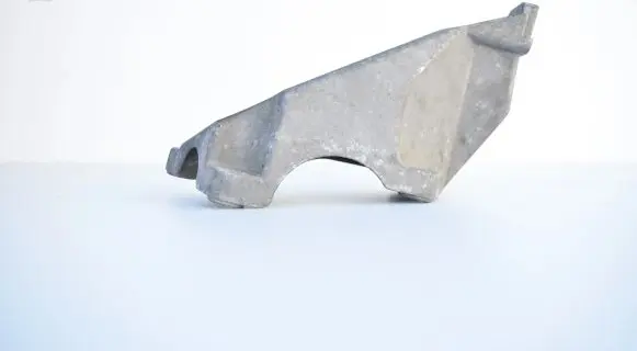 Audi A4 S4 B7 8E 8H Engine mounting bracket 8E0199307A
