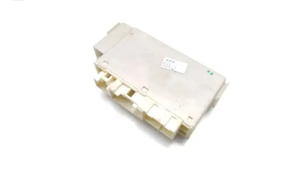 Toyota Prius (XW30) Fuse module 82641-75020 982702902