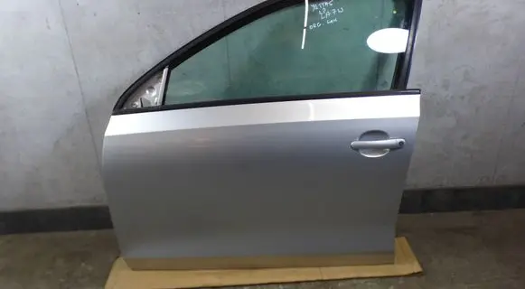 Volkswagen Jetta VI Front door CART00DRZWI