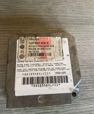 Volkswagen Golf III Airbag control unit/module 1J0909608K 00305M04LKDE 1J0909608