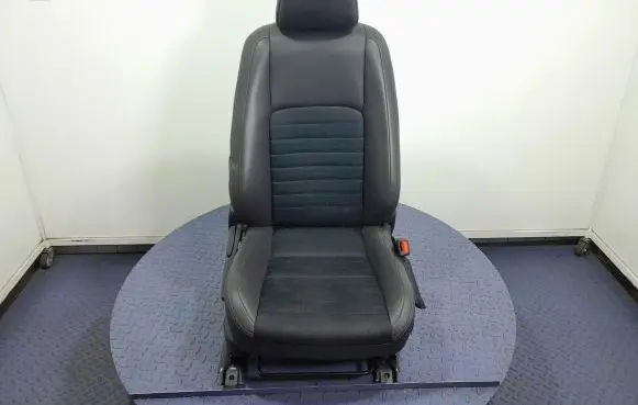 Lexus IS III XE30 Front passenger seat 