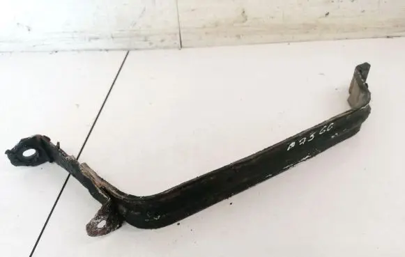 Fuel tank mounting bracket