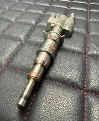 BMW 3 E90 E91 Fuel injector 7589048 758904811 10181010