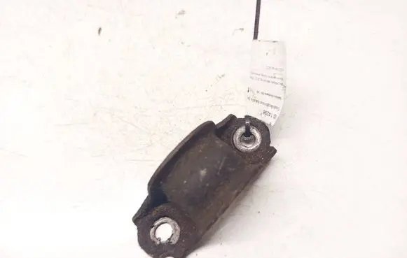 Subaru Outback Engine mounting bracket 