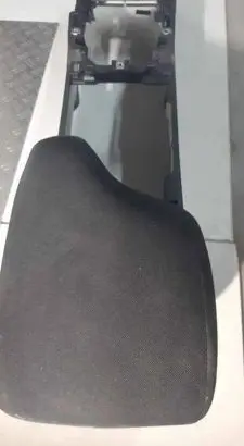 Nissan Leaf II (ZE1) Center console