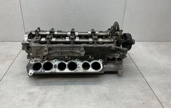 Jeep Grand Cherokee Engine head 90352085F