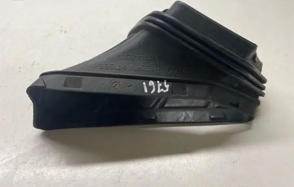 Audi A5 Sportback 8TA Air intake duct part 1020448S0A