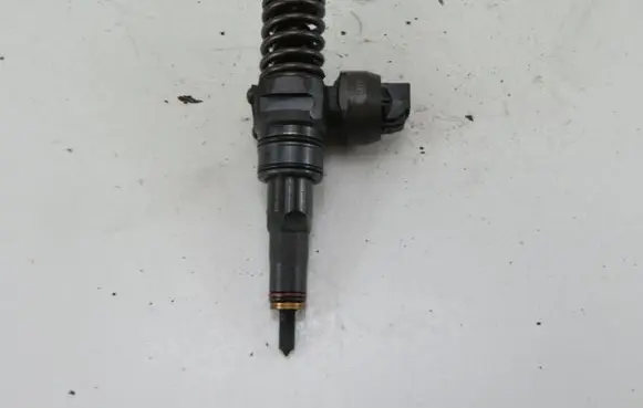 Skoda Fabia Mk2 (5J) Fuel injector 038130073AG