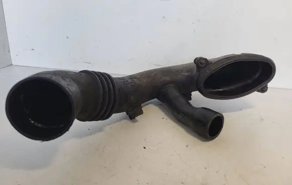 BMW X3 E83 Air intake hose/pipe 7790552