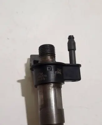 BMW 5 E60 E61 Fuel injector 779787705