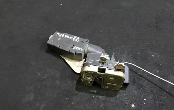 Mitsubishi Carisma Front door lock