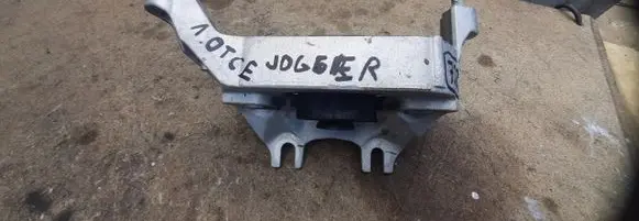 Dacia Jogger Gearbox mounting bracket 112535643R