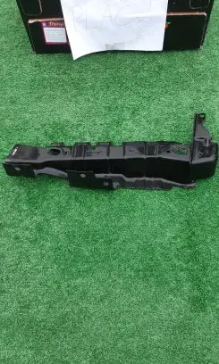 Ford Focus Fender mounting bracket BM51-A16597-AB 0515 D7XYVA