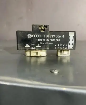 Coolant fan relay