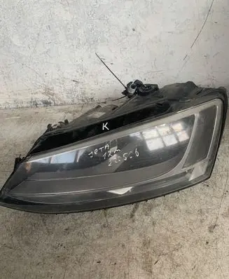 Volkswagen Jetta VI Headlight/headlamp