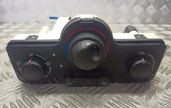 Renault Clio III Interior fan control switch 69597003